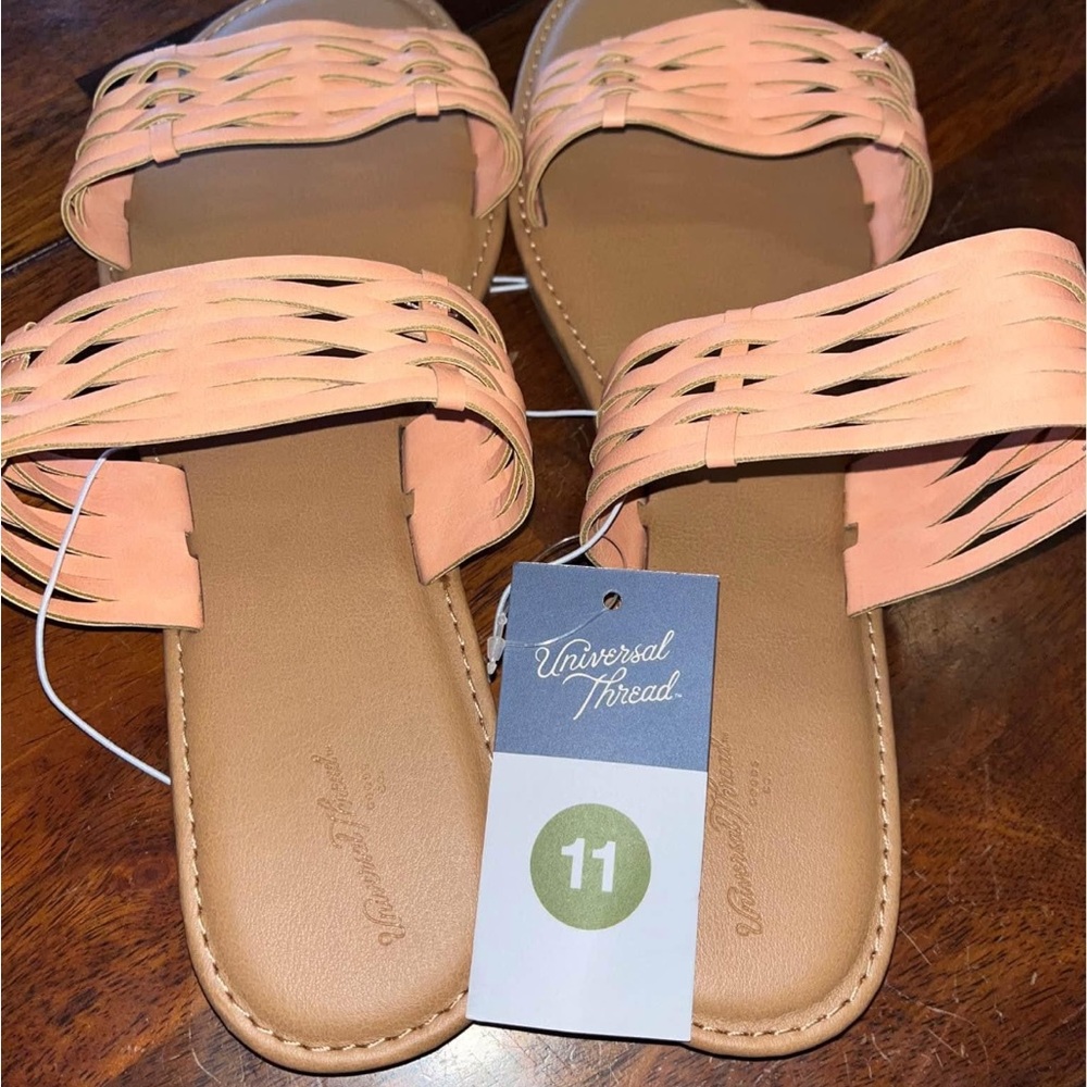 Universal Thread Women's Tan Sandals sz 11